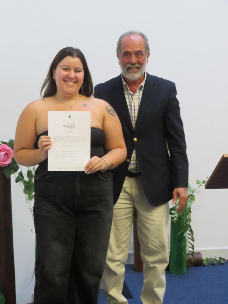  1.º Classificado: Fernando Letra, com o conto “Uma pipa para Napoleão”; > 2.º Classificado: José Manuel Baptista, com o conto “A cor que faltava”;